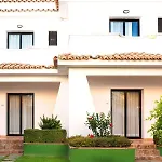 Villaggio Spiagge Rosse מלון 4*