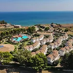 Villaggio Spiagge Rosse מלון 4*