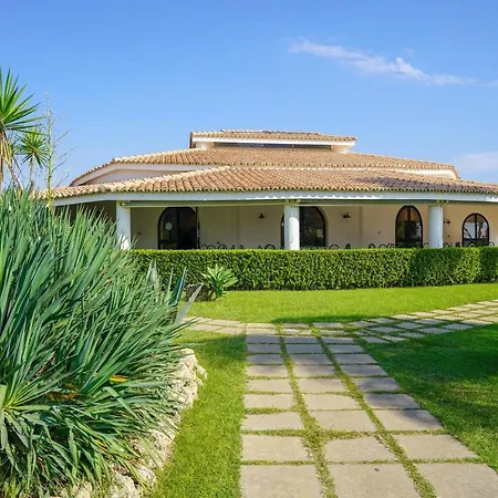 Villaggio Spiagge Rosse ホテル 4*