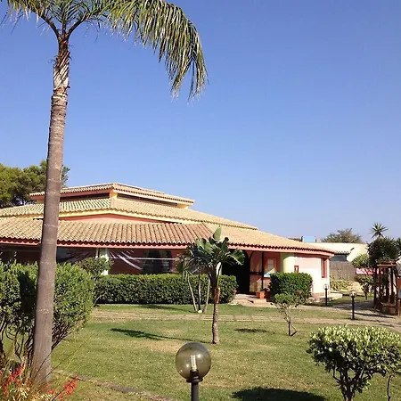 מלון Villaggio Spiagge Rosse קאפו ריצוטו