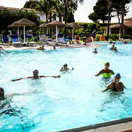 מלון Villaggio Spiagge Rosse 4*